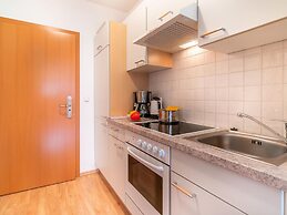 Quiet Apartment With ski Storage