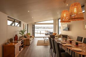 HOUSEBOAT ELEUTHERA