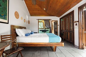 CAMP BAY LODGE