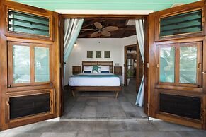 CAMP BAY LODGE