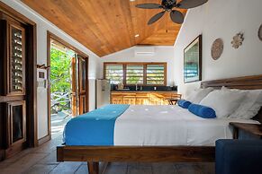 CAMP BAY LODGE