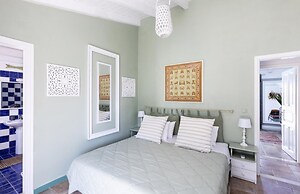 Juniper House - Charming 3 bed Villa With sea View