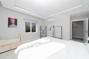 Villa With Pool and Backyard in Kepez