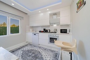 Villa With Pool and Backyard in Kepez