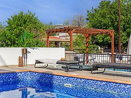 Sanders White Mountains - Cozy Villa With Pool