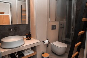 Almyra Oia Suites