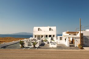 Almyra Oia Suites