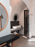 Almyra Oia Suites