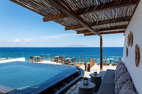 Almyra Oia Suites