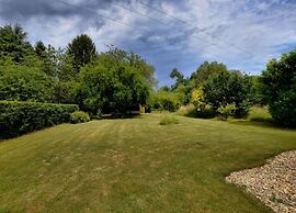 Bungalow by Lake Rabais in Virton