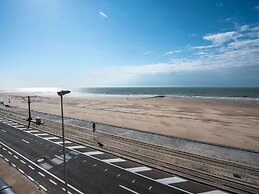 Studio in Ostend With Stunning Sea Views