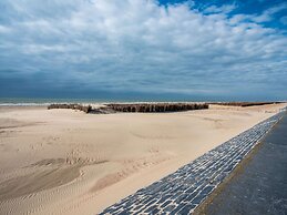 Studio in Ostend With Stunning Sea Views