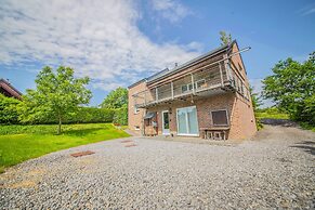 Holiday Home With a Terrace in Warisy