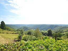 Rochehaut Hideaway With Tub