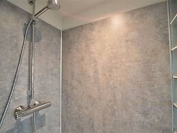 Rochehaut Hideaway With Tub
