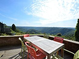 Rochehaut Hideaway With Tub