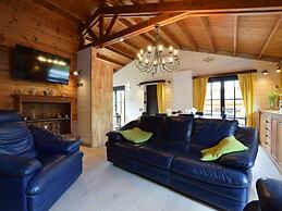 Renovated Chalet Near Durbuy