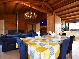 Renovated Chalet Near Durbuy