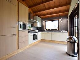 Renovated Chalet Near Durbuy