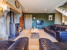 Quietly Located Farmhouse L'echappee Belle