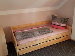 Great Holiday Home With Terrace Near Saxon