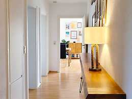 Stylish Apartment With Balcony