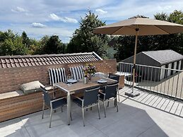 Apartment With Balcony and Barbecue