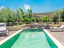 Villa in Gerani With Pool and Sea Views