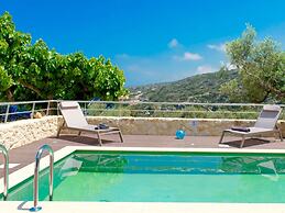 Villa in Gerani With Pool and Sea Views