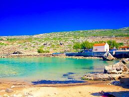 Villa in Gerani With Pool and Sea Views