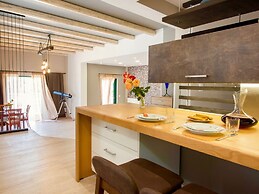 Villa in Gerani With Pool and Sea Views
