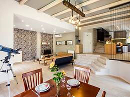 Villa in Gerani With Pool and Sea Views