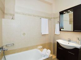 Beautiful Villa in Adelianos Kampos With Pool