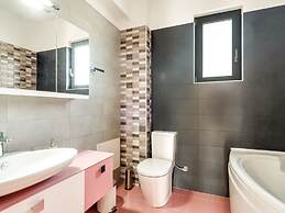 Beautiful Villa in Adelianos Kampos With Pool