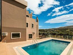 Beautiful Villa in Adelianos Kampos With Pool