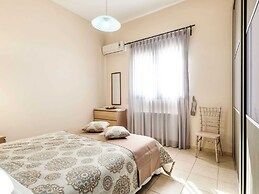 Beautiful Villa in Adelianos Kampos With Pool