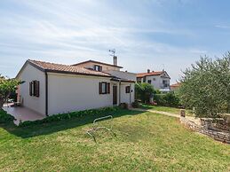 Holiday House in Novigrad With Pool