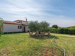 Holiday House in Novigrad With Pool