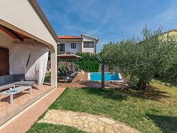 Holiday House in Novigrad With Pool