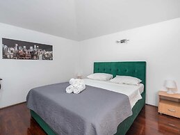 Holiday House in Novigrad With Pool