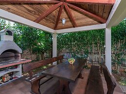 Holiday House in Novigrad With Pool