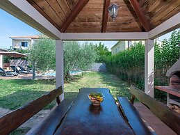 Holiday House in Novigrad With Pool