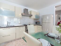 Holiday House in Novigrad With Pool