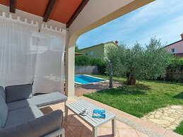 Holiday House in Novigrad With Pool