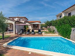 Holiday House in Novigrad With Pool