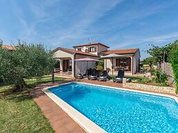 Holiday House in Novigrad With Pool