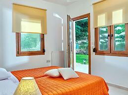 Fantastic Holiday Home in Karteros With Pool