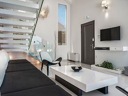 Villa in Tragaki With Pool