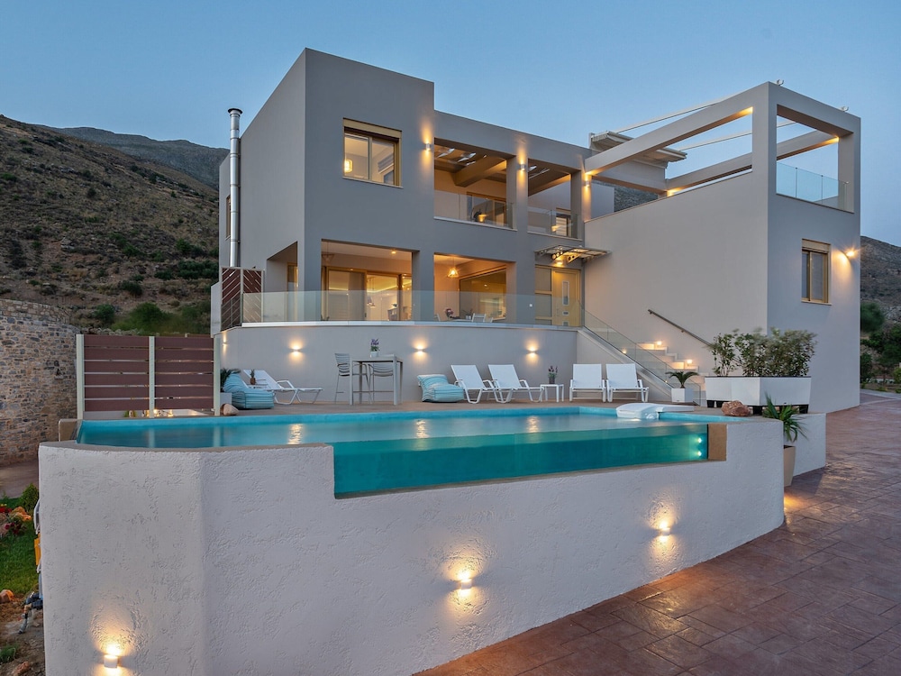 Modern Villa With Private Pool in Plakias