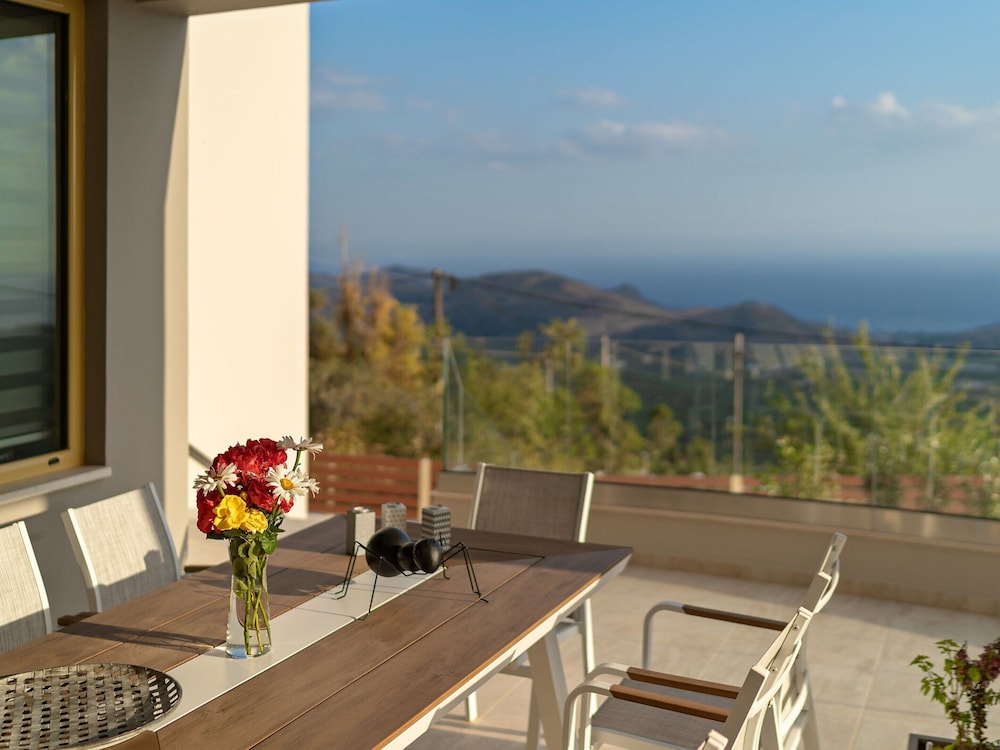 Modern Villa With Private Pool in Plakias